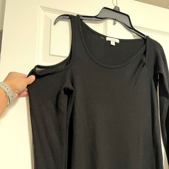 NWOT Black open shoulder long sleeve dress - Picture 4 of 5